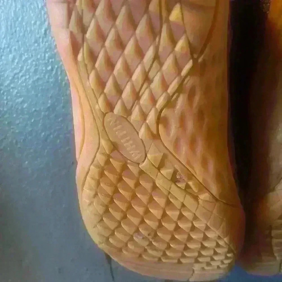 Men’s Whitin Shoes - Picture 3 of 4